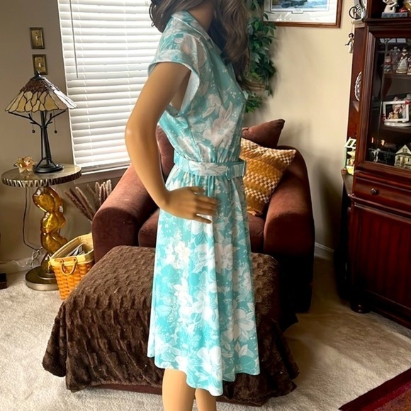 Vintage California Looks Belted Short-Sleeved Aqua White Sun Dress - Picture 10 of 13